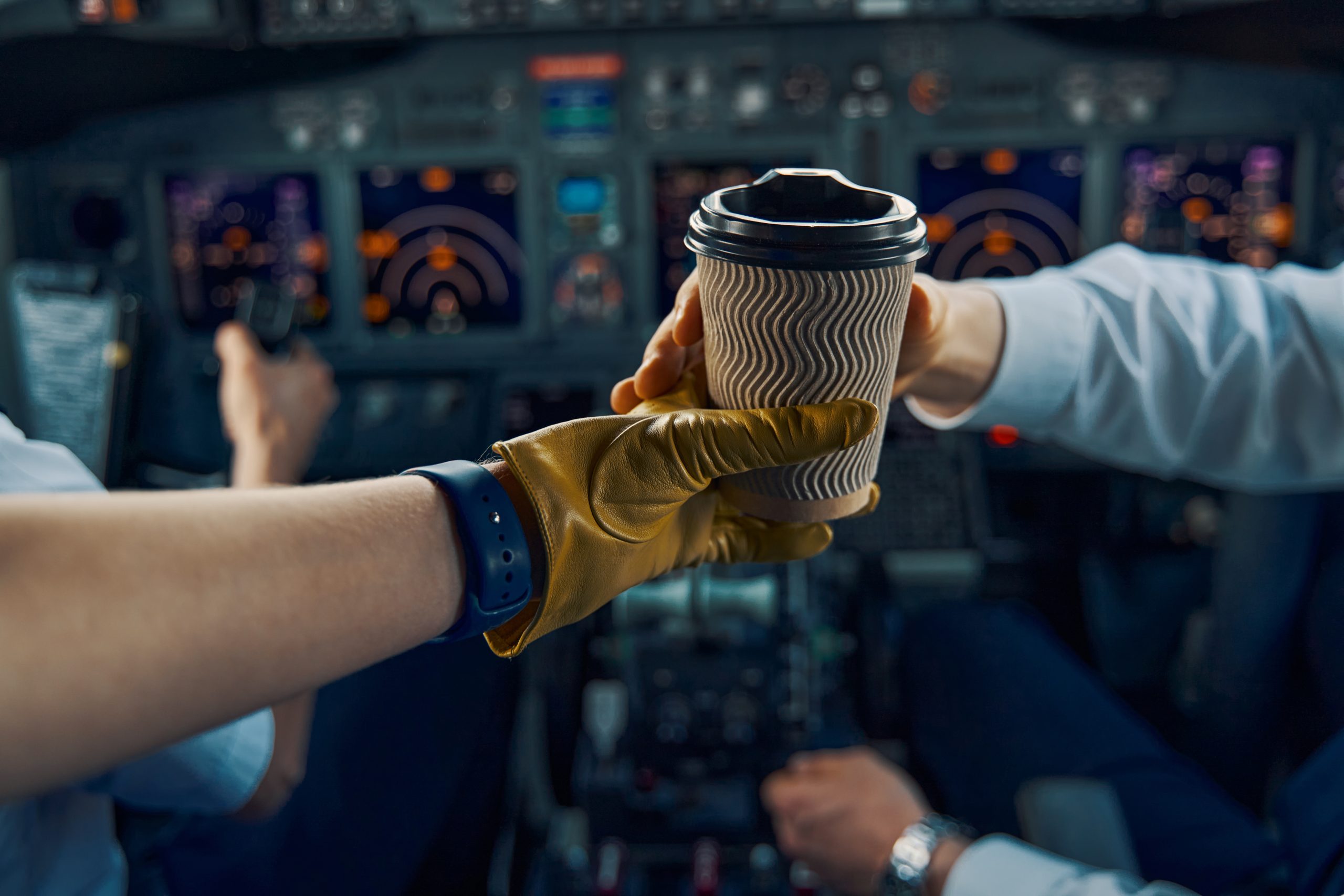 cafea pilot in cabina